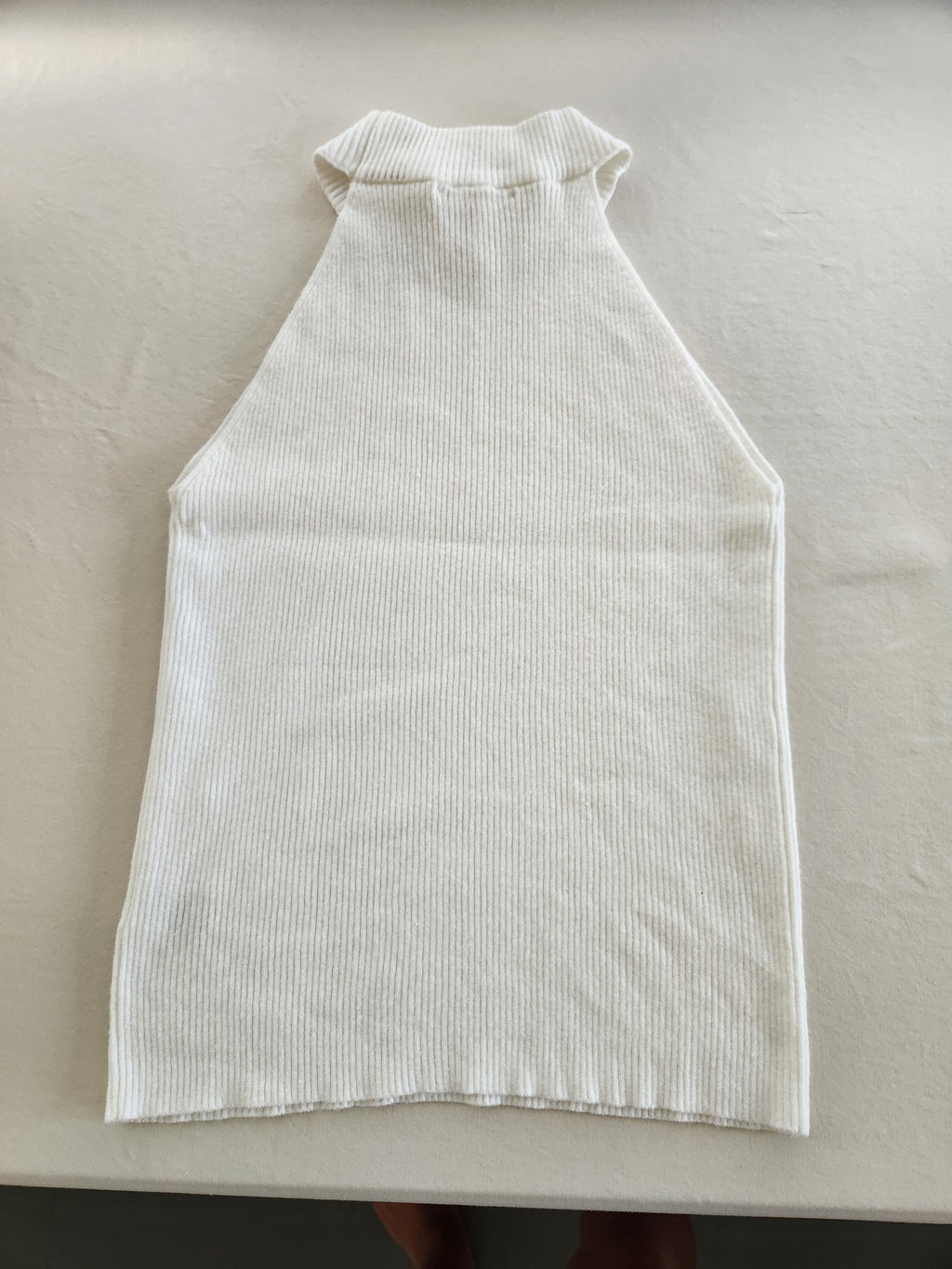 Rielle White Ribbed Mock Neck High-Neck Sleeveless Top, Size M - Excellent Condition