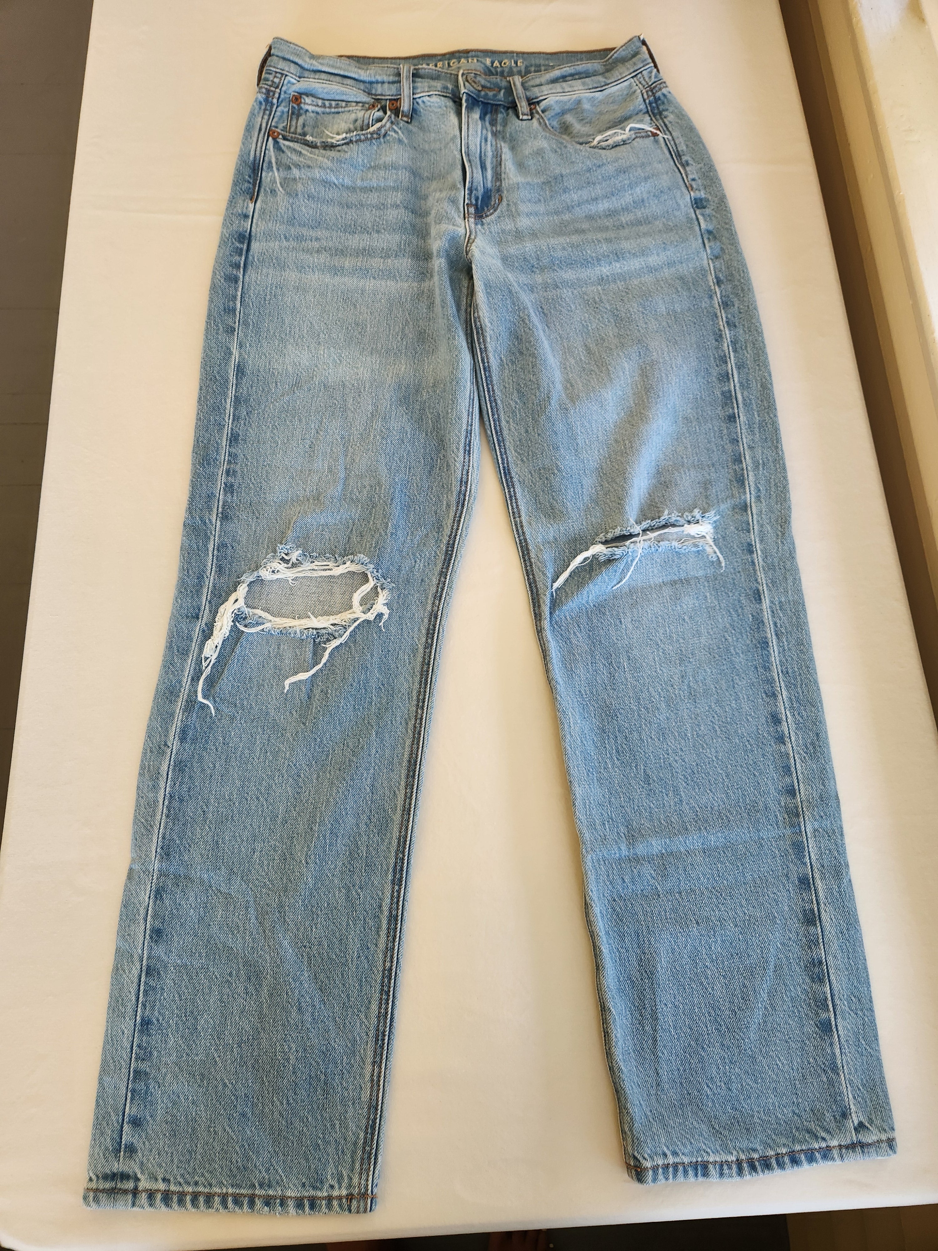 American Eagle 90s Straight Distressed Jeans Lived-In Light Wash Size 8R