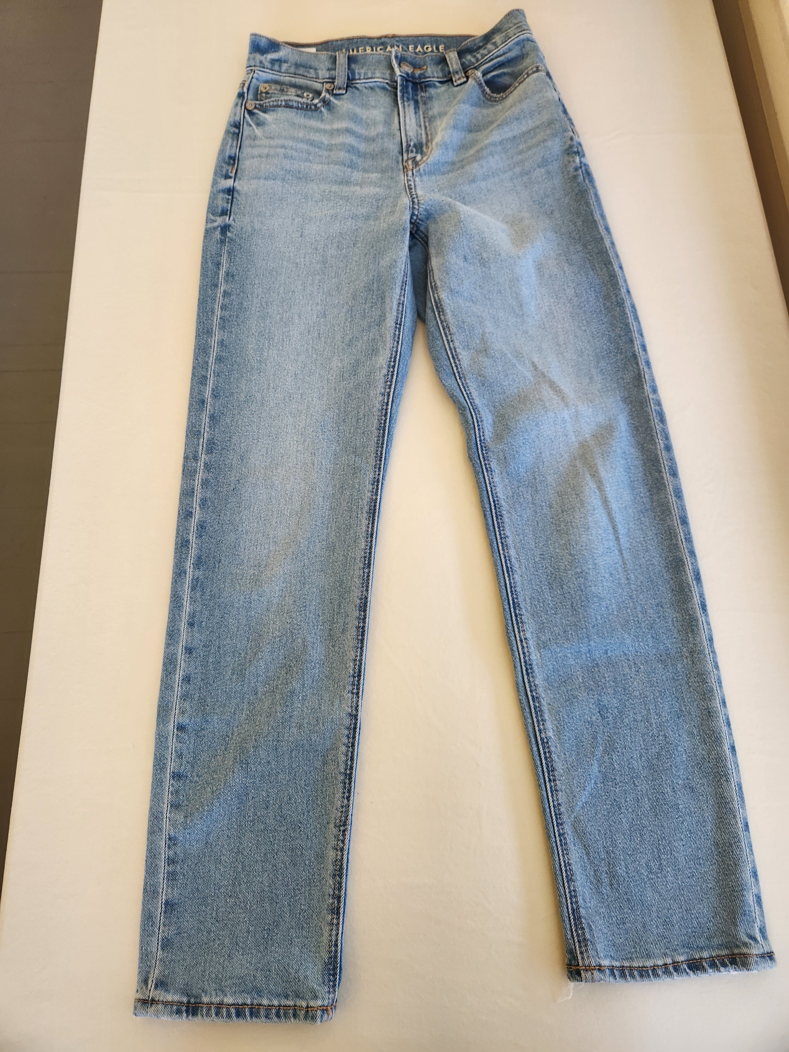 American Eagle Super High-Waisted Straight Leg Jeans Light Wash Size 000S