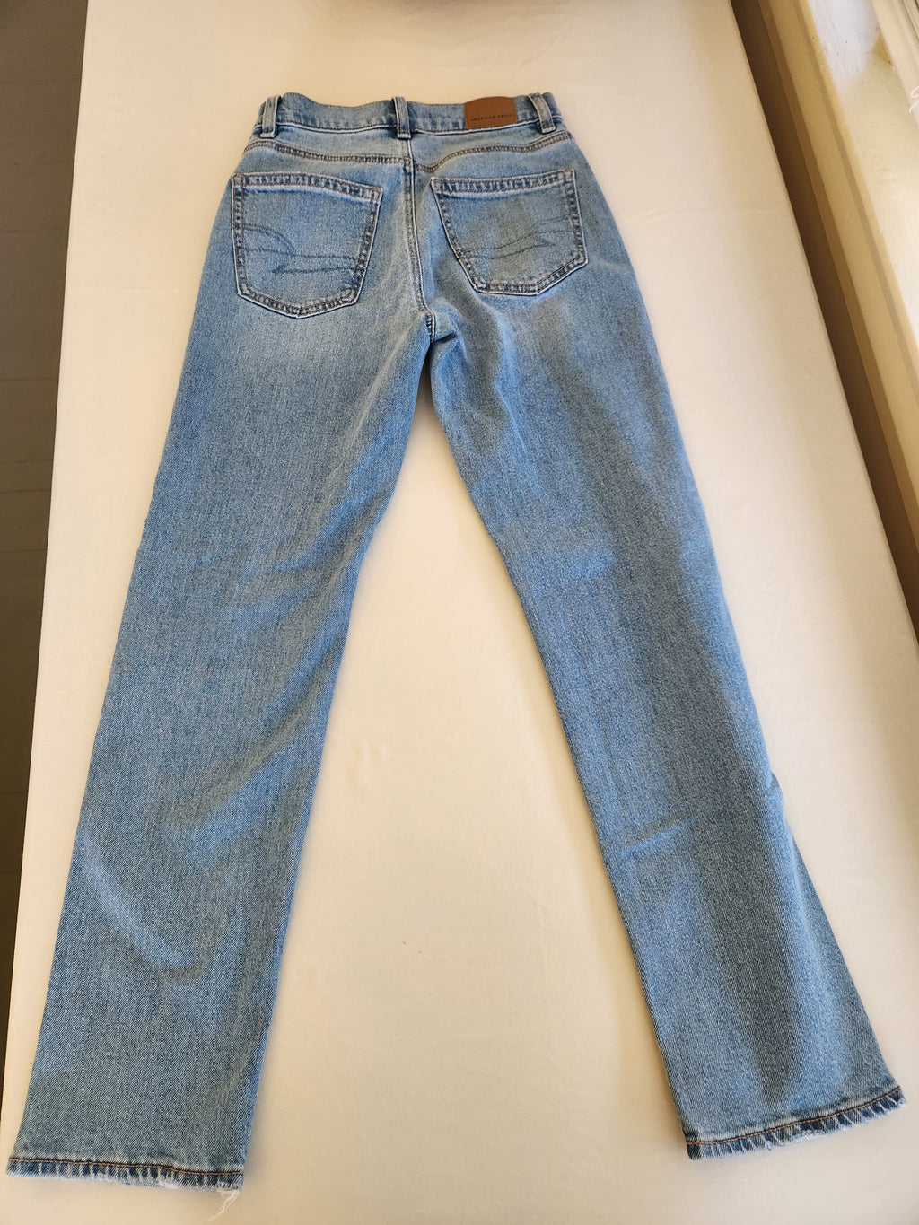 American Eagle Super High-Waisted Straight Leg Jeans Light Wash Size 000S