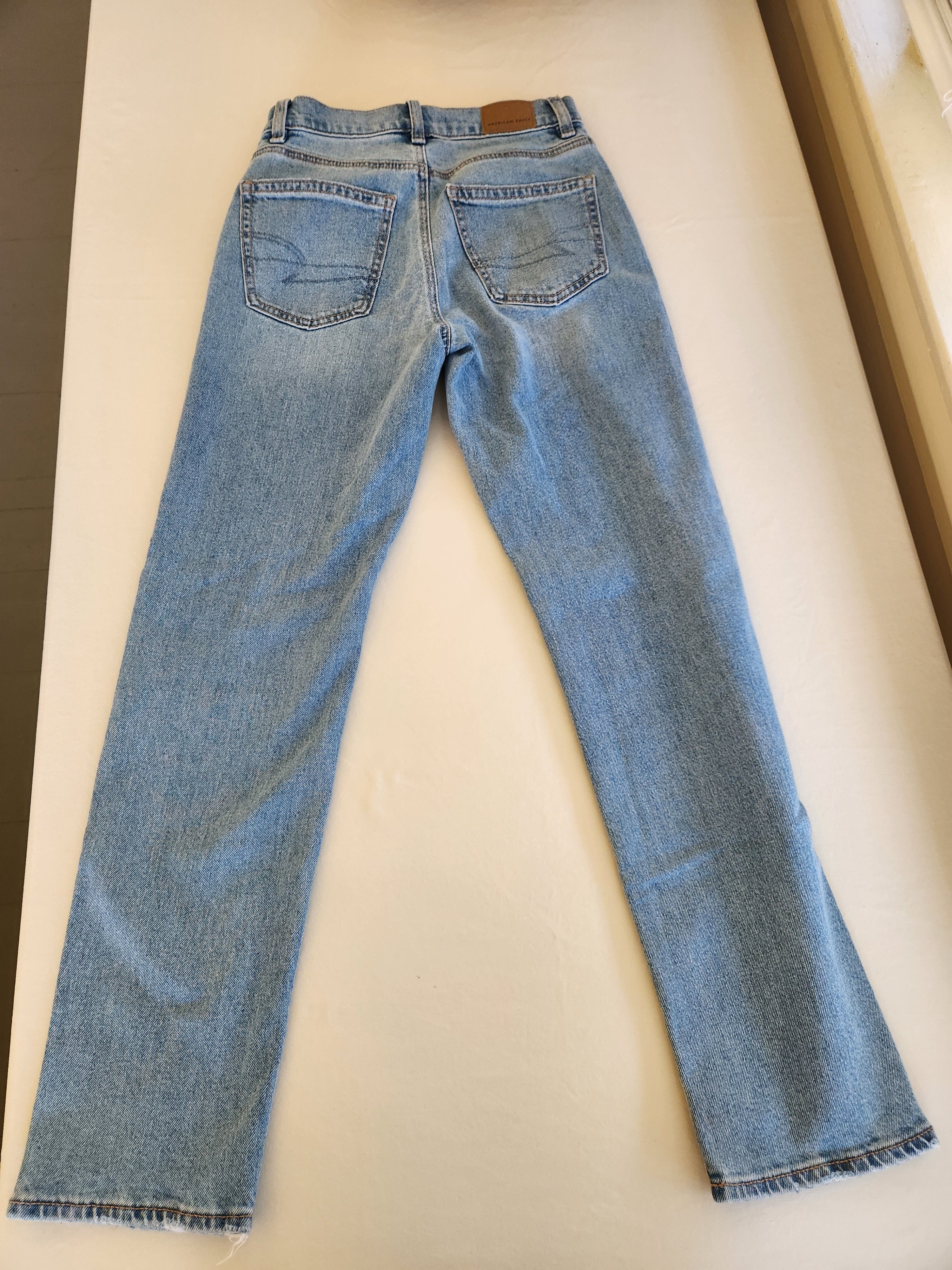American Eagle Super High-Waisted Straight Leg Jeans Light Wash Size 000S