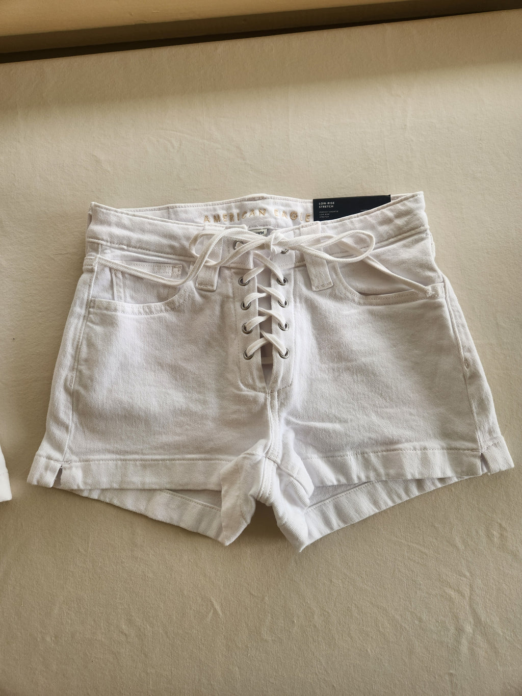 American Eagle NWT White Denim Low-Rise Perfect Shortie Shorts - Size 000