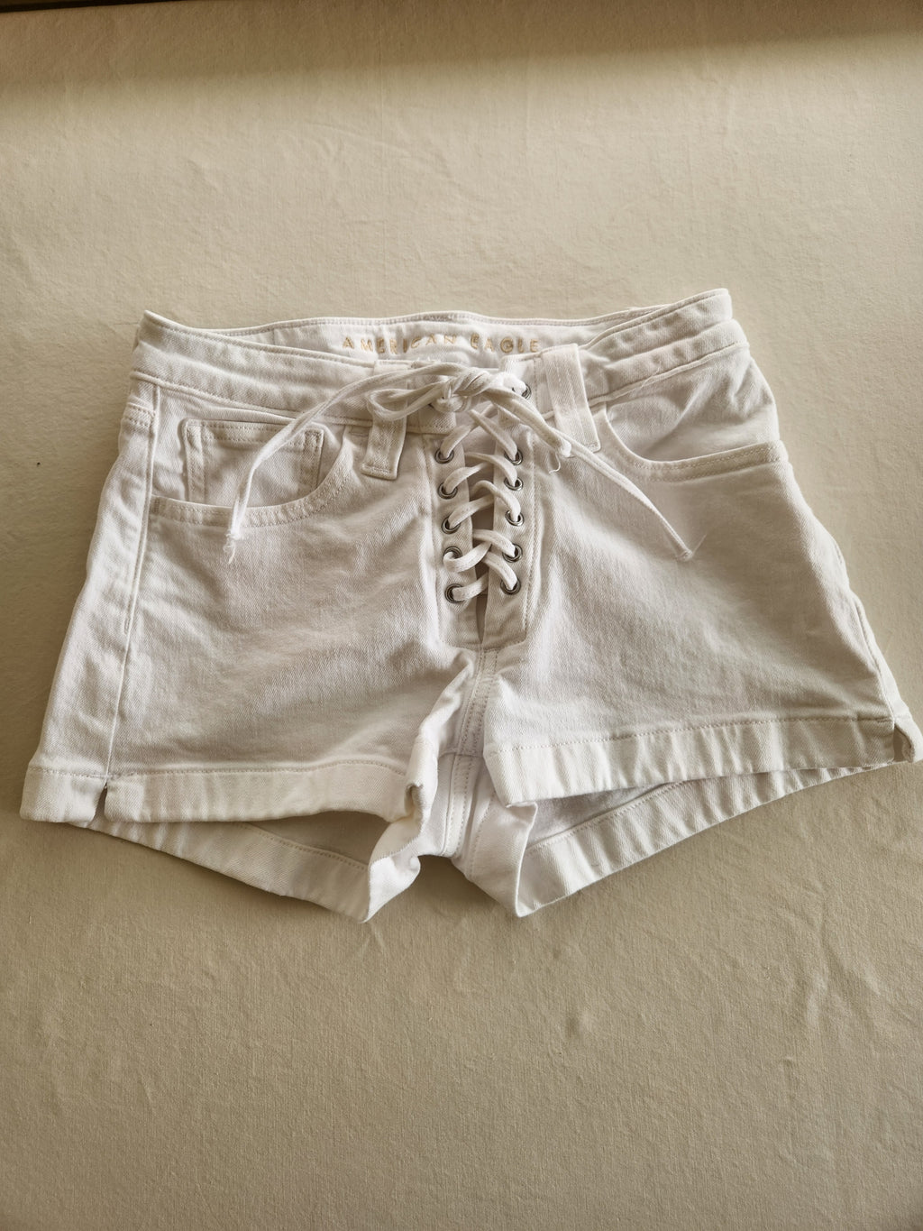 American Eagle White Denim Low-Rise Perfect Shortie Shorts - Size 00