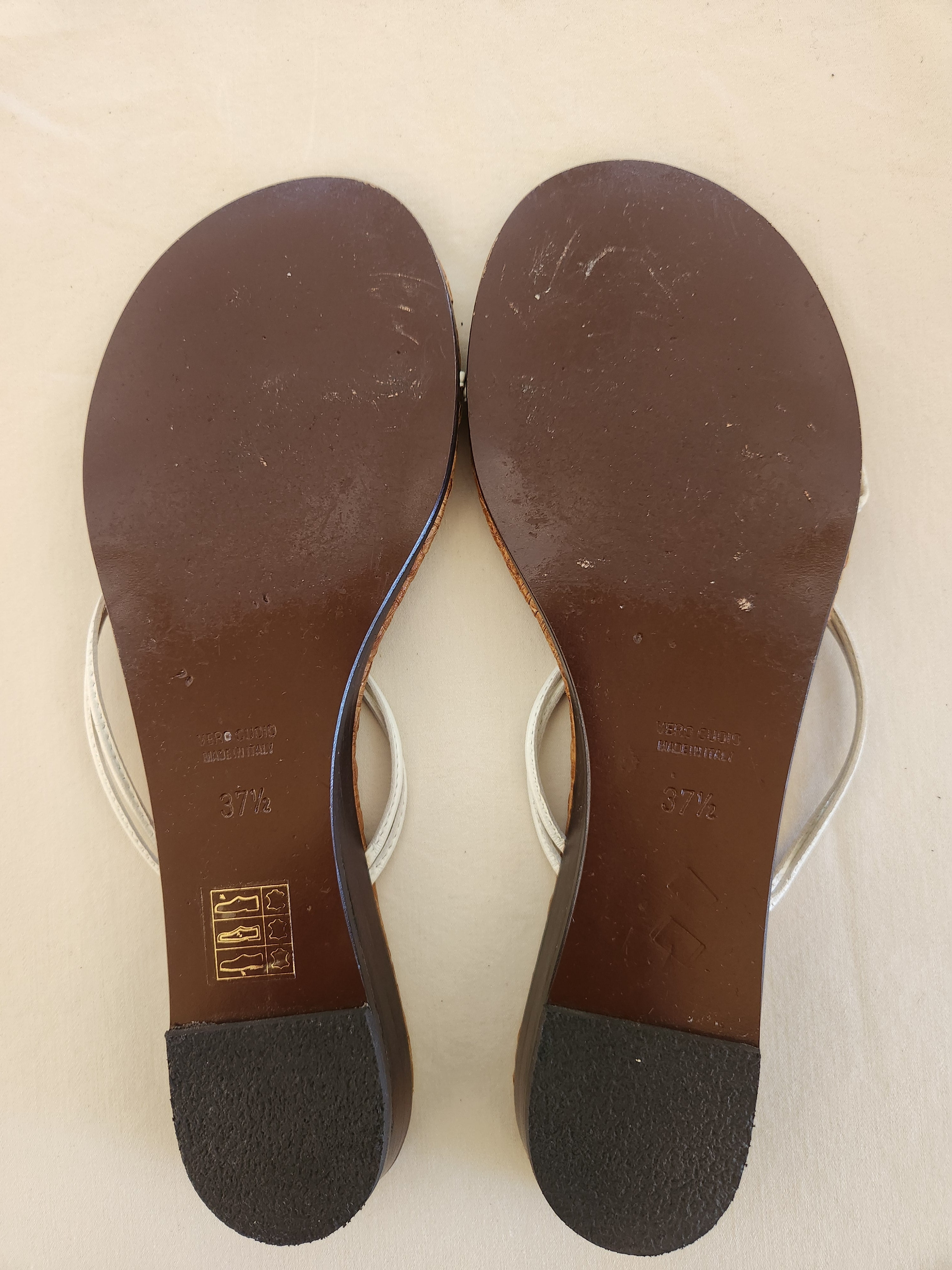 Hazy Italy White Strappy Low Wedge Slide Sandals Shoes Size 37.5 US 7 7.5
