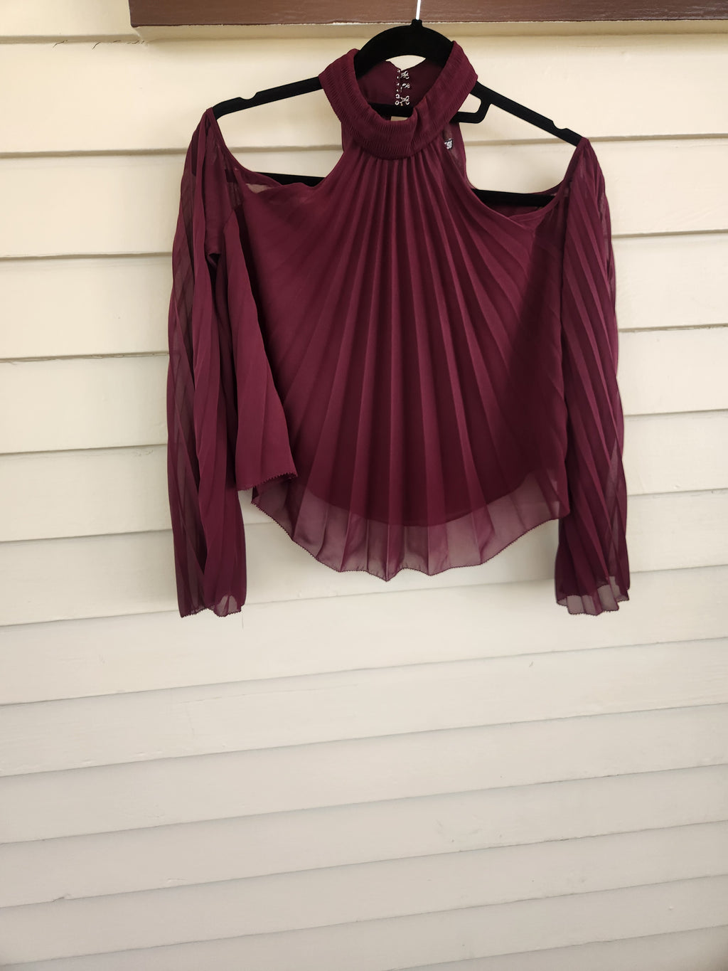Express Pleated Cold Shoulder Halter Top Blouse Burgundy XS Excellent Condition