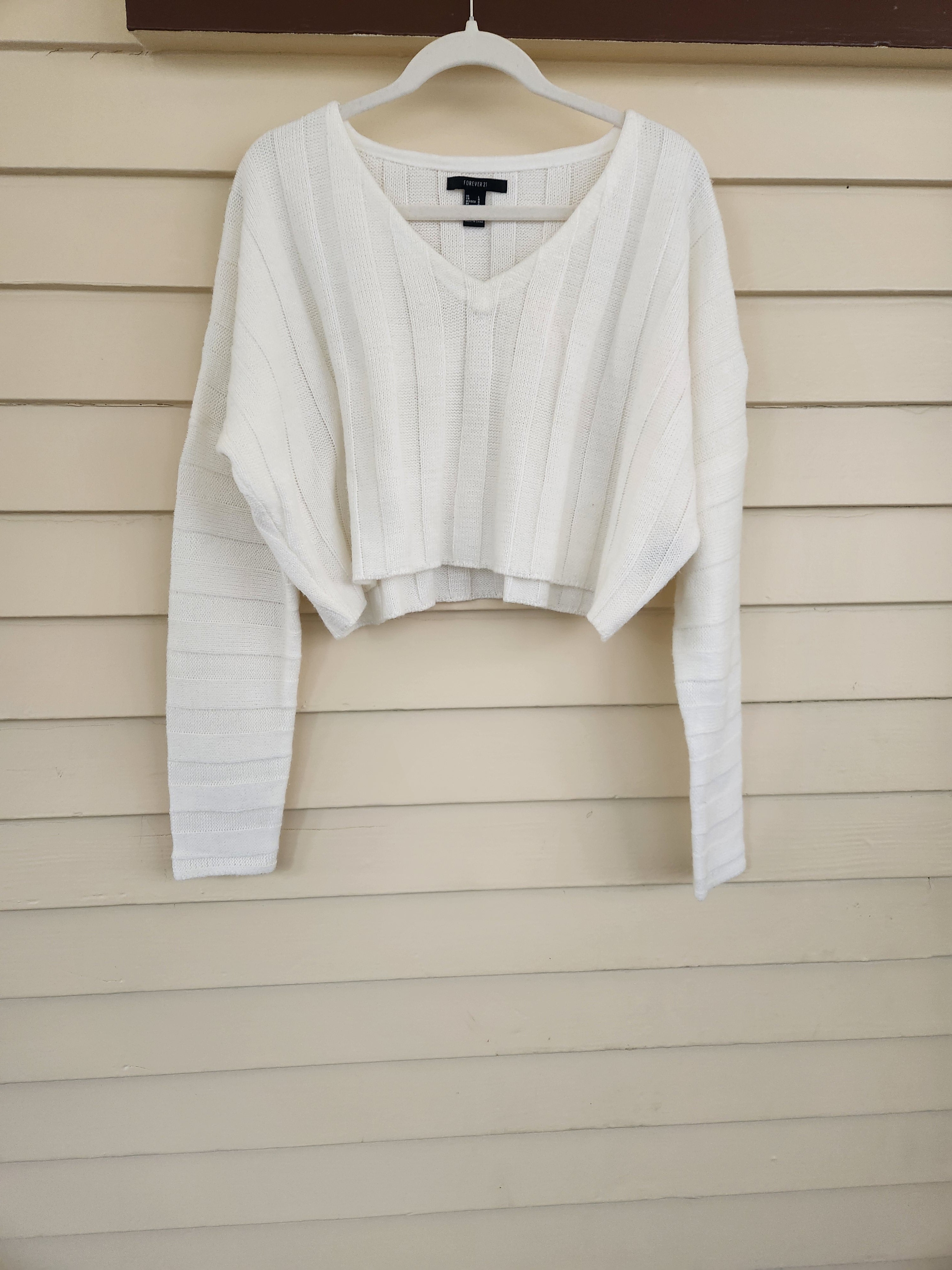 Forever 21 White Oversized Ultra Cropped Boxy Knit Sweater L