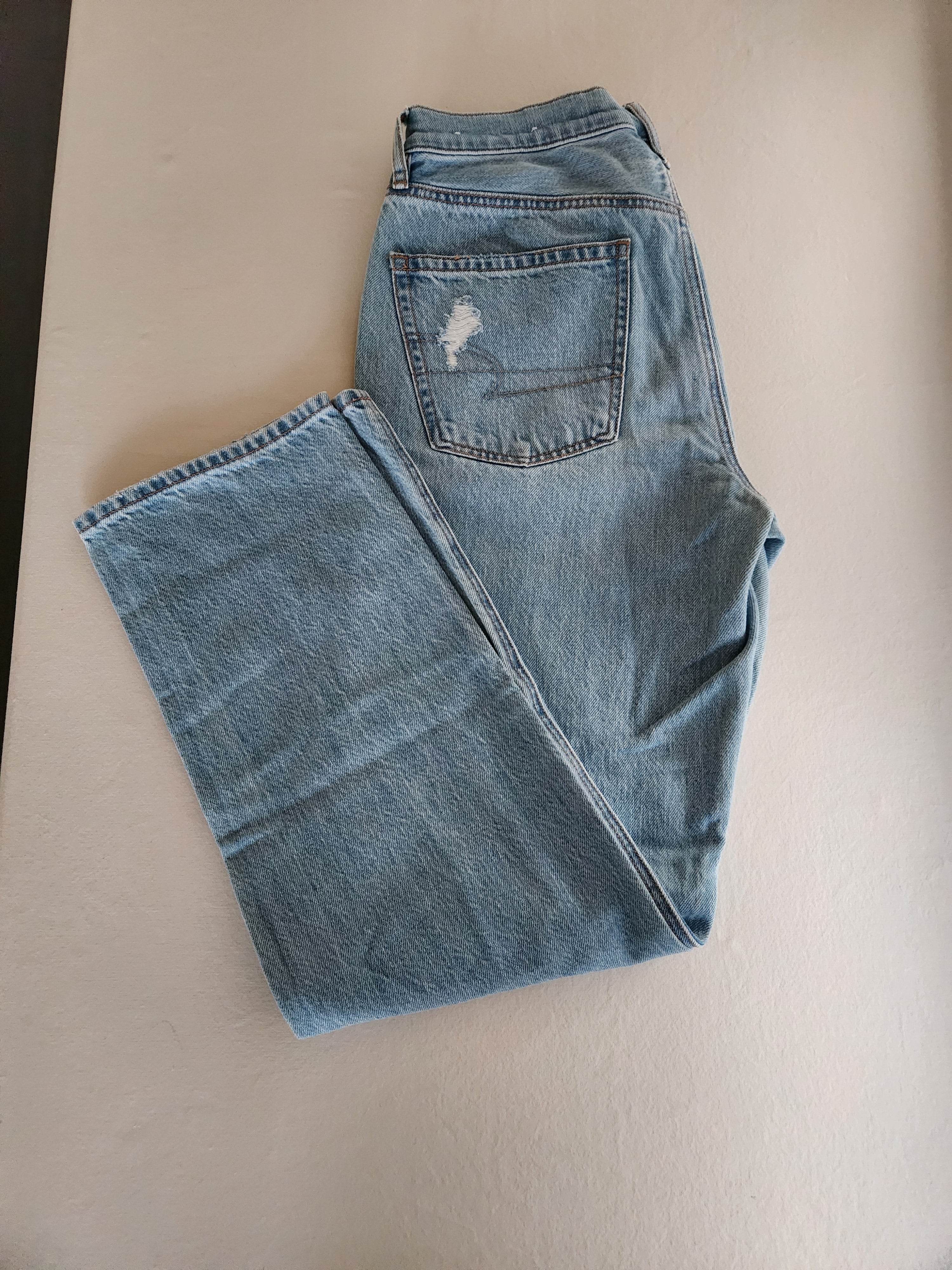 American Eagle 90s Straight Distressed Jeans Lived-In Light Wash Size 8R