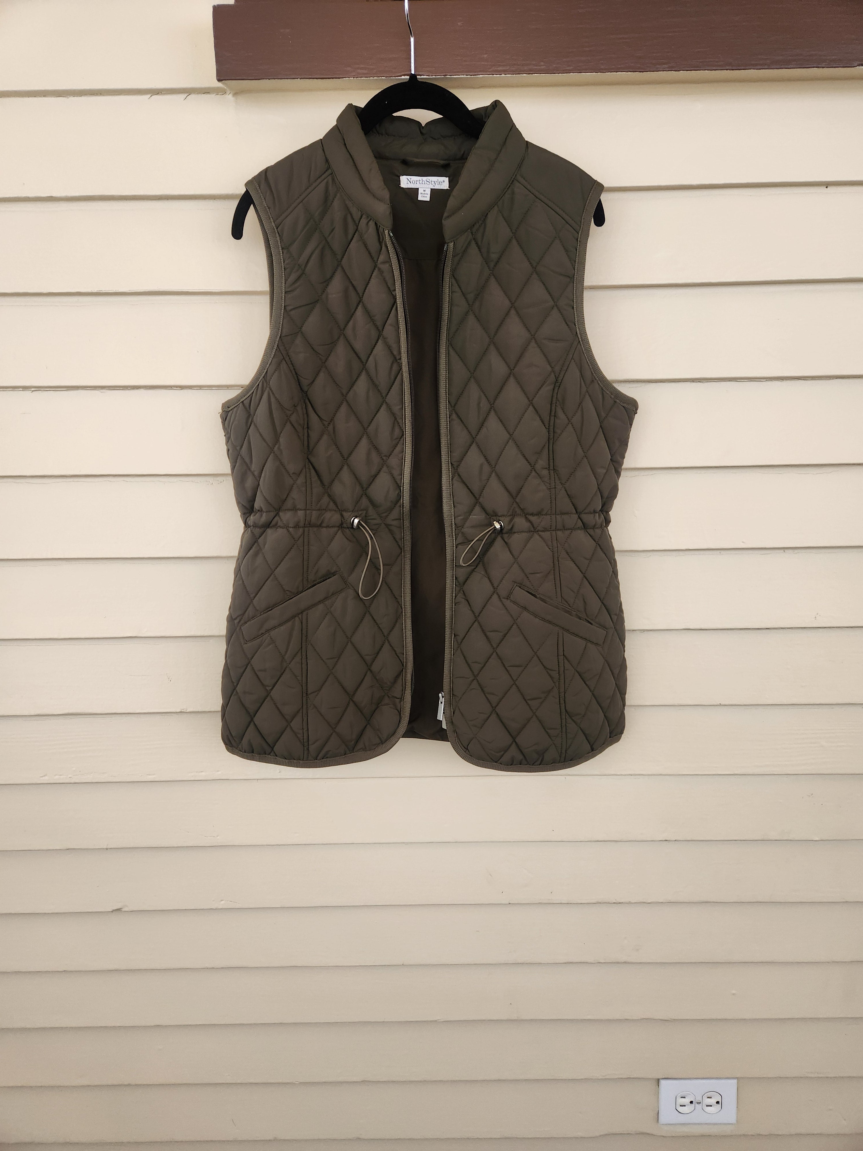 NWOT Northstyle Mock Neck Cinch Waist Puffy Vest Hunter Green M