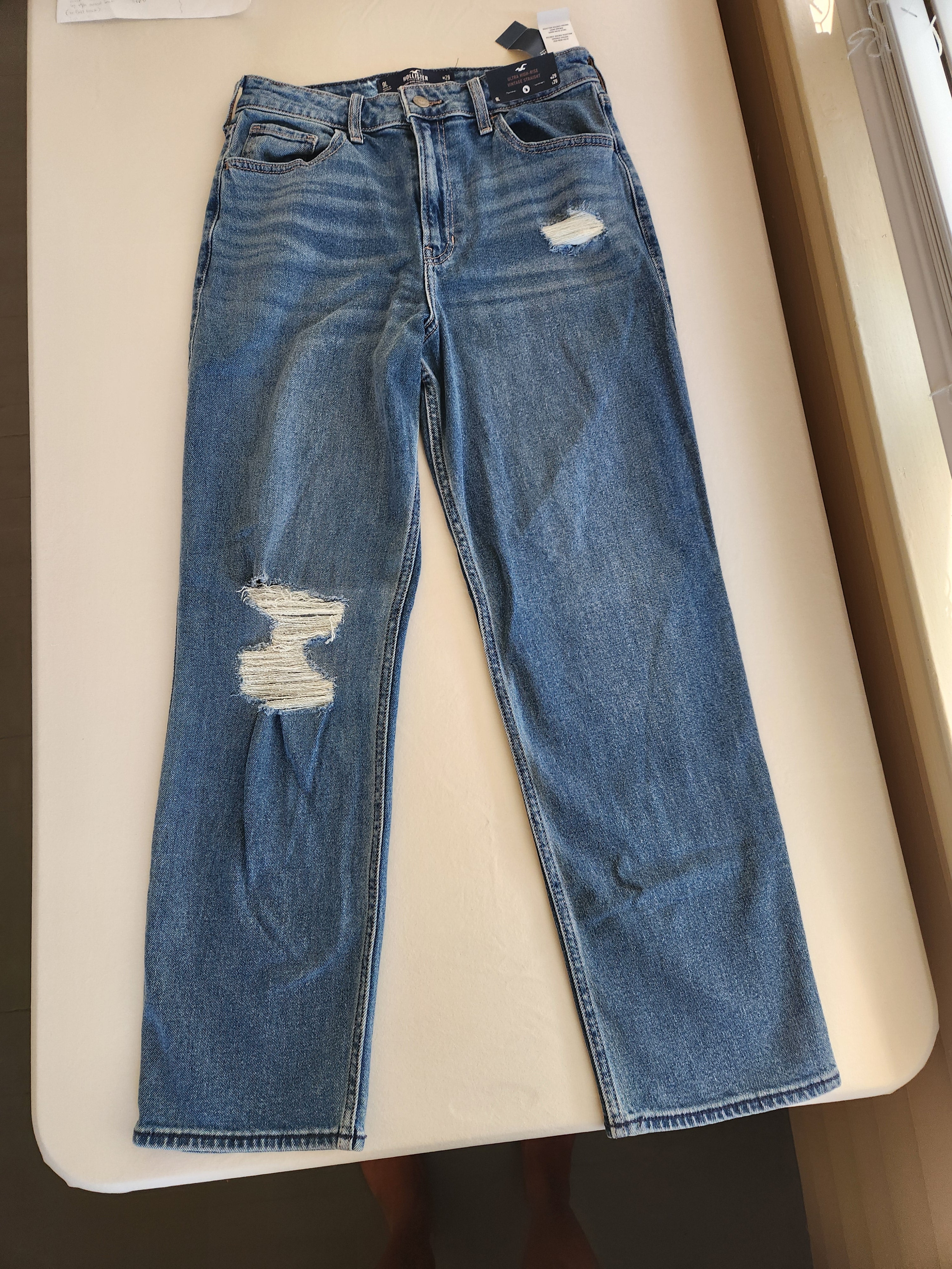 HOLLISTER Ultra High Rise Vintage Straight Leg Jeans NWT Size 29
