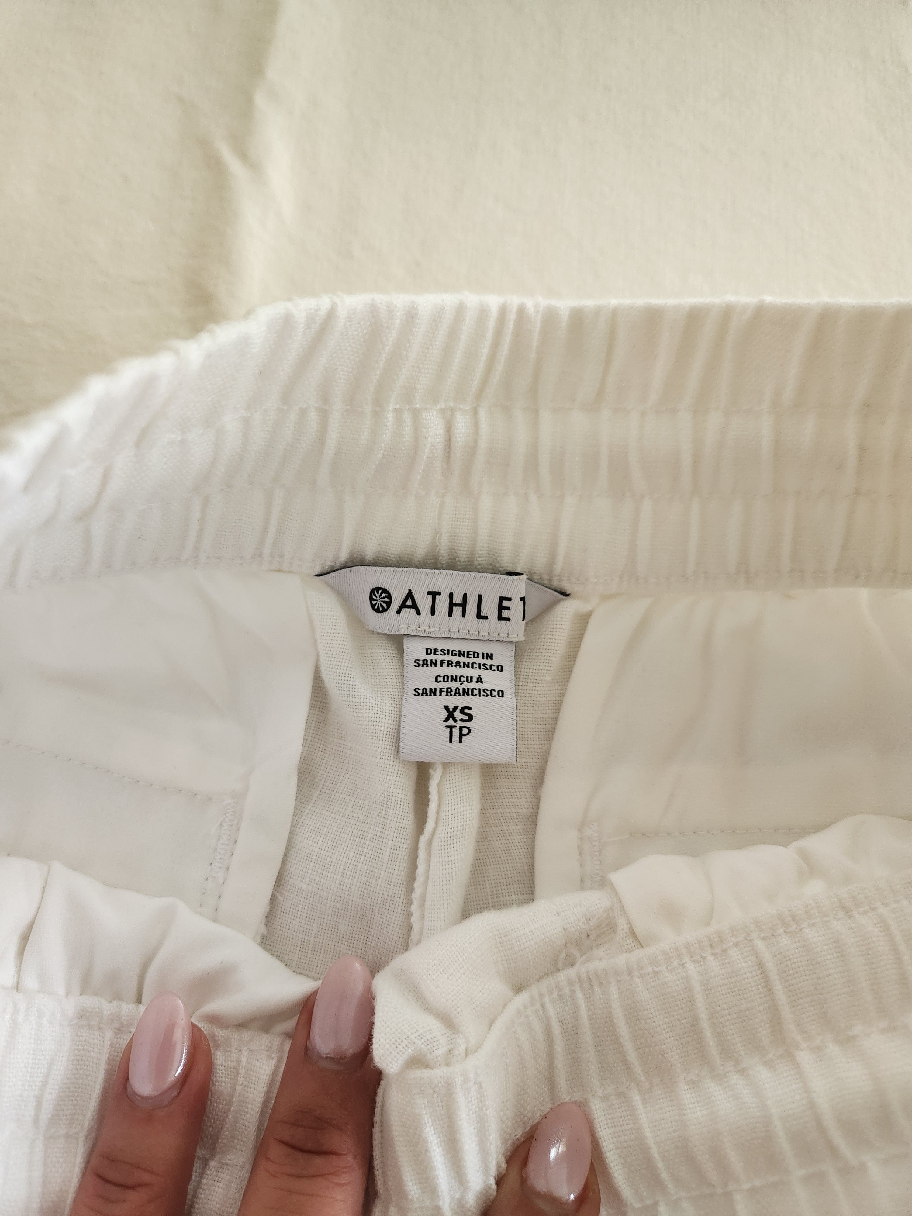 Athleta NWT Retreat Linen Shorts - White, Size XS (Small Faded Spot)